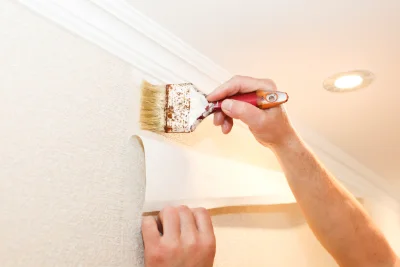 Pose de papier peint à Cezay — revêtements muraux et toiles de verre